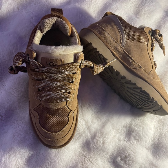 Lowmel UGG Tan Shearling-Lined Lace-Up Sneakers - Picture 4 of 4